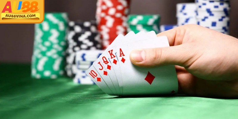 Bộ bài thùng phá sảnh trong poker với năm lá liên tiếp cùng chất